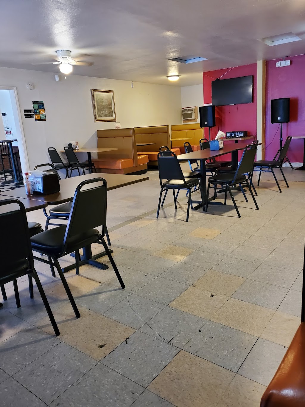 La Fonda | restaurant | 1021 E Gamebird Rd, Pahrump, NV 89048, USA | 7752531604 OR +1 775-253-1604