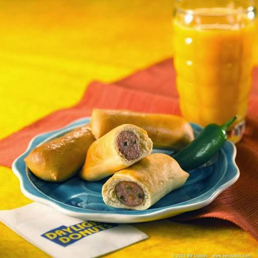 Daylight Donuts | bakery | 1681 S 1st Ave, Iowa City, IA 52240, USA | 3193381429 OR +1 319-338-1429