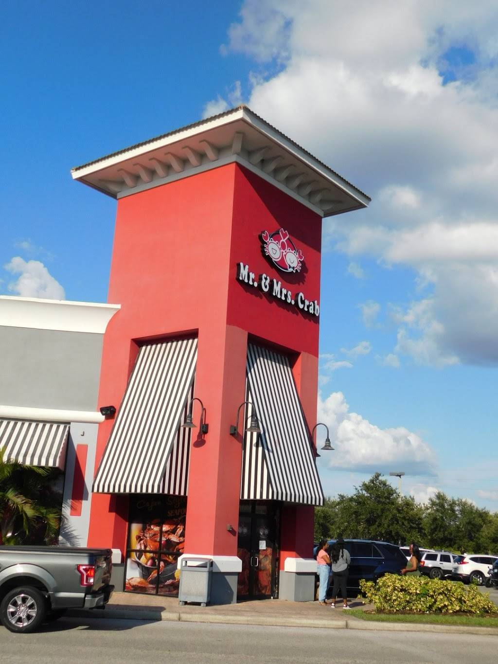 Mr. & Mrs. Crab | restaurant | 2042 Badlands Dr, Brandon, FL 33511, USA | 8136548999 OR +1 813-654-8999