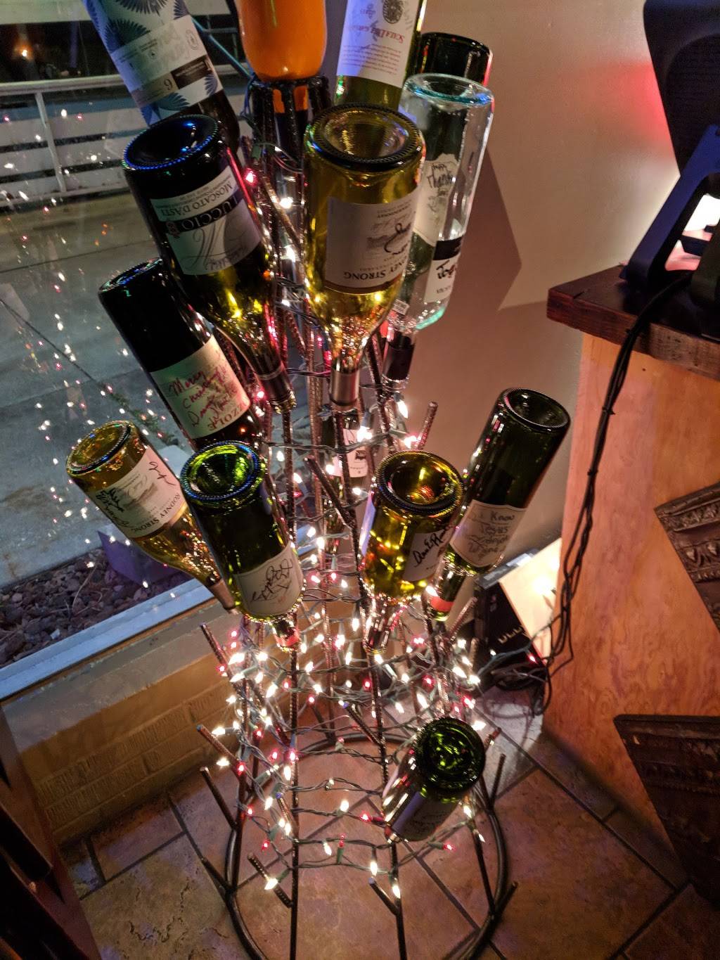 Louies Wine Dive Des Moines | restaurant | 4040 University Ave Suite A, Des Moines, IA 50311, USA | 5157773416 OR +1 515-777-3416