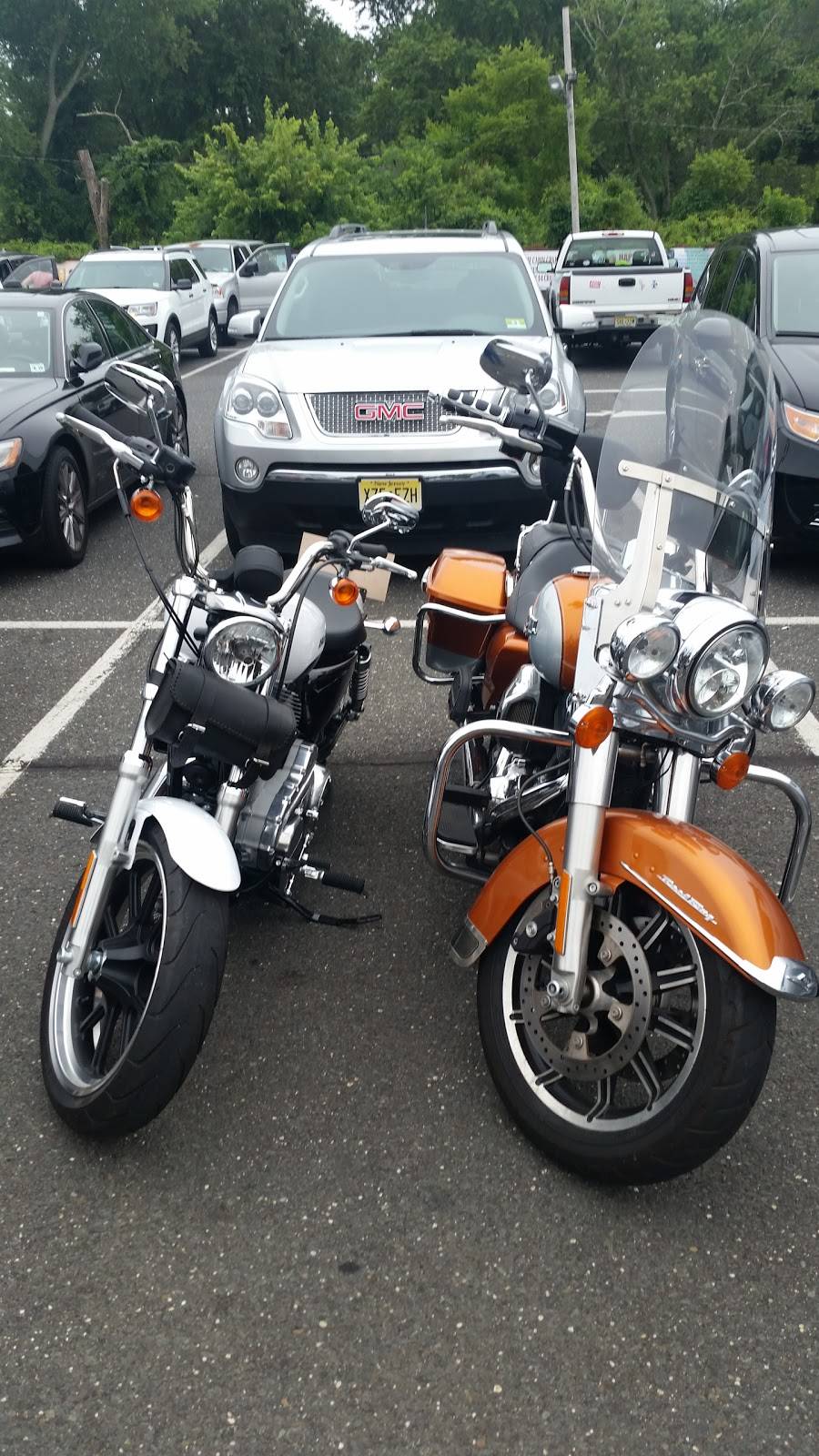 The Cabin | restaurant | 984 NJ-33, Freehold, NJ 07728, USA | 7324623090 OR +1 732-462-3090