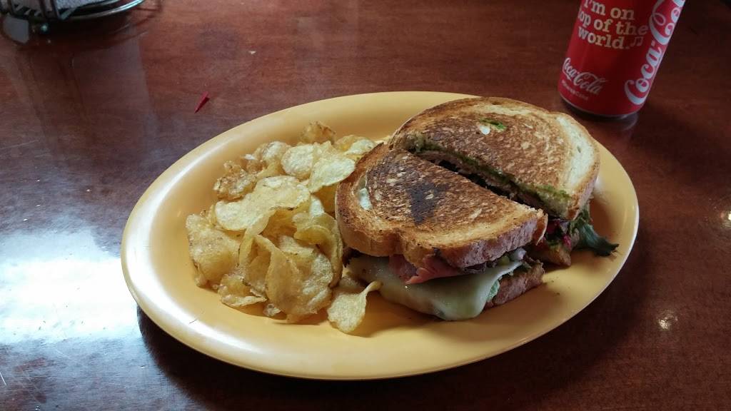 Southpaws Grill | restaurant | 6009 Berkshire Ln, Dallas, TX 75225, USA | 2149870351 OR +1 214-987-0351