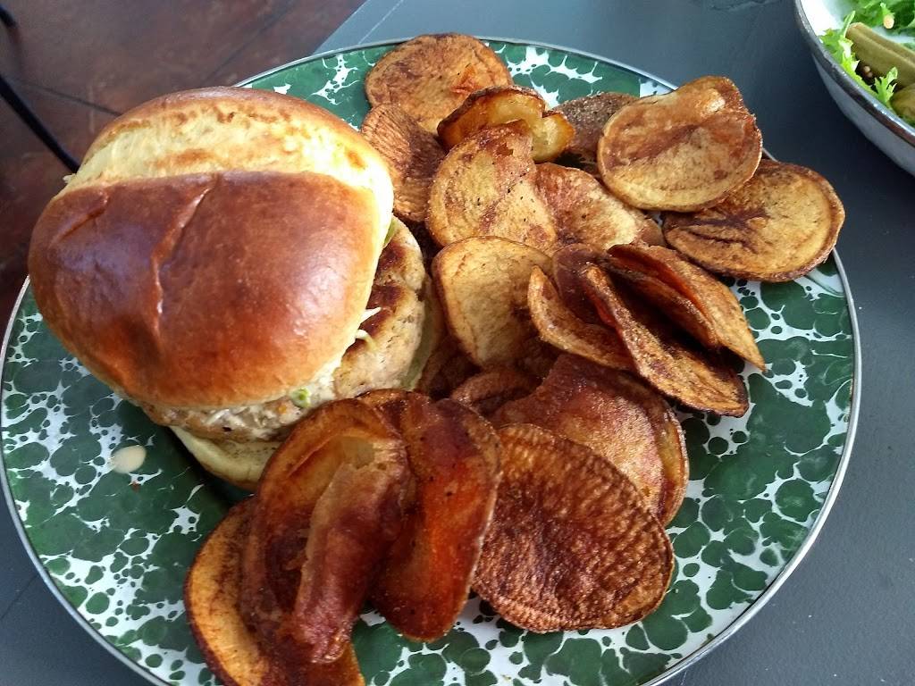 Lowcountry Produce Market & Café | restaurant | 302 Carteret St, Beaufort, SC 29902, USA | 8433221900 OR +1 843-322-1900