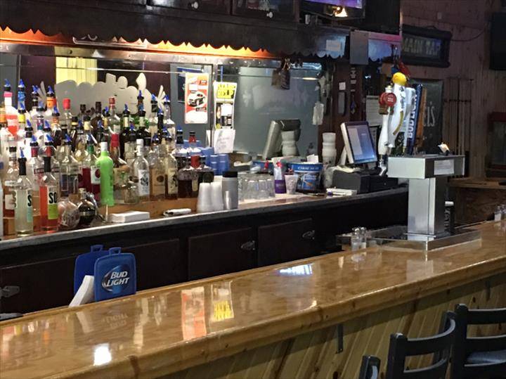 Booties Main Tap | restaurant | 411 Main St, Pecatonica, IL 61063, USA | 8152392126 OR +1 815-239-2126