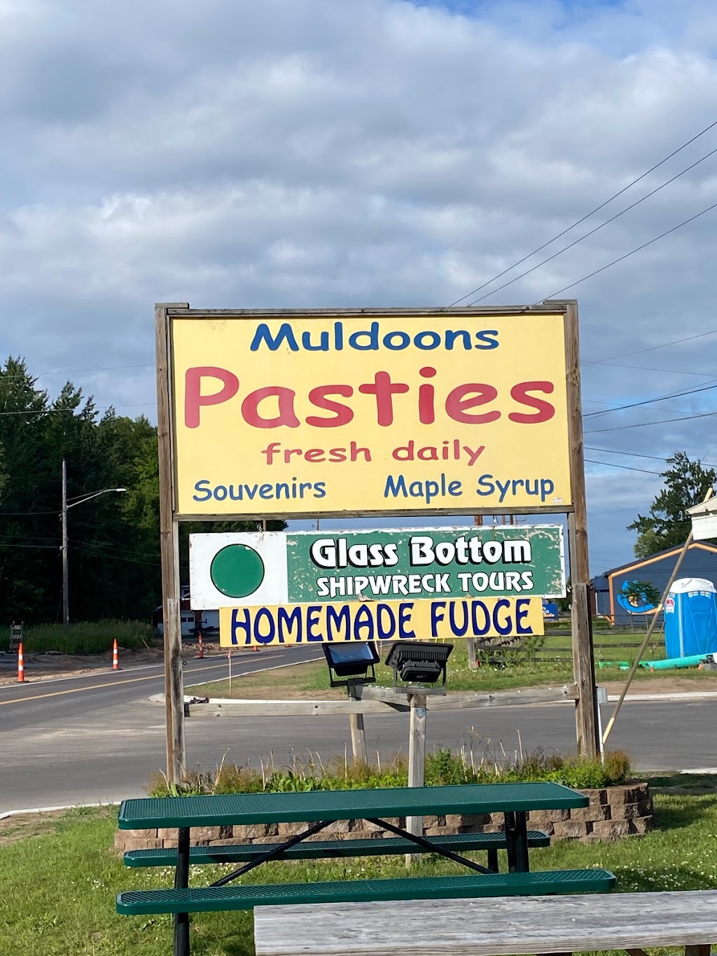 Muldoons Pasties & Gifts | restaurant | 1246 M-28, Munising, MI 49862, USA | 9063875880 OR +1 906-387-5880