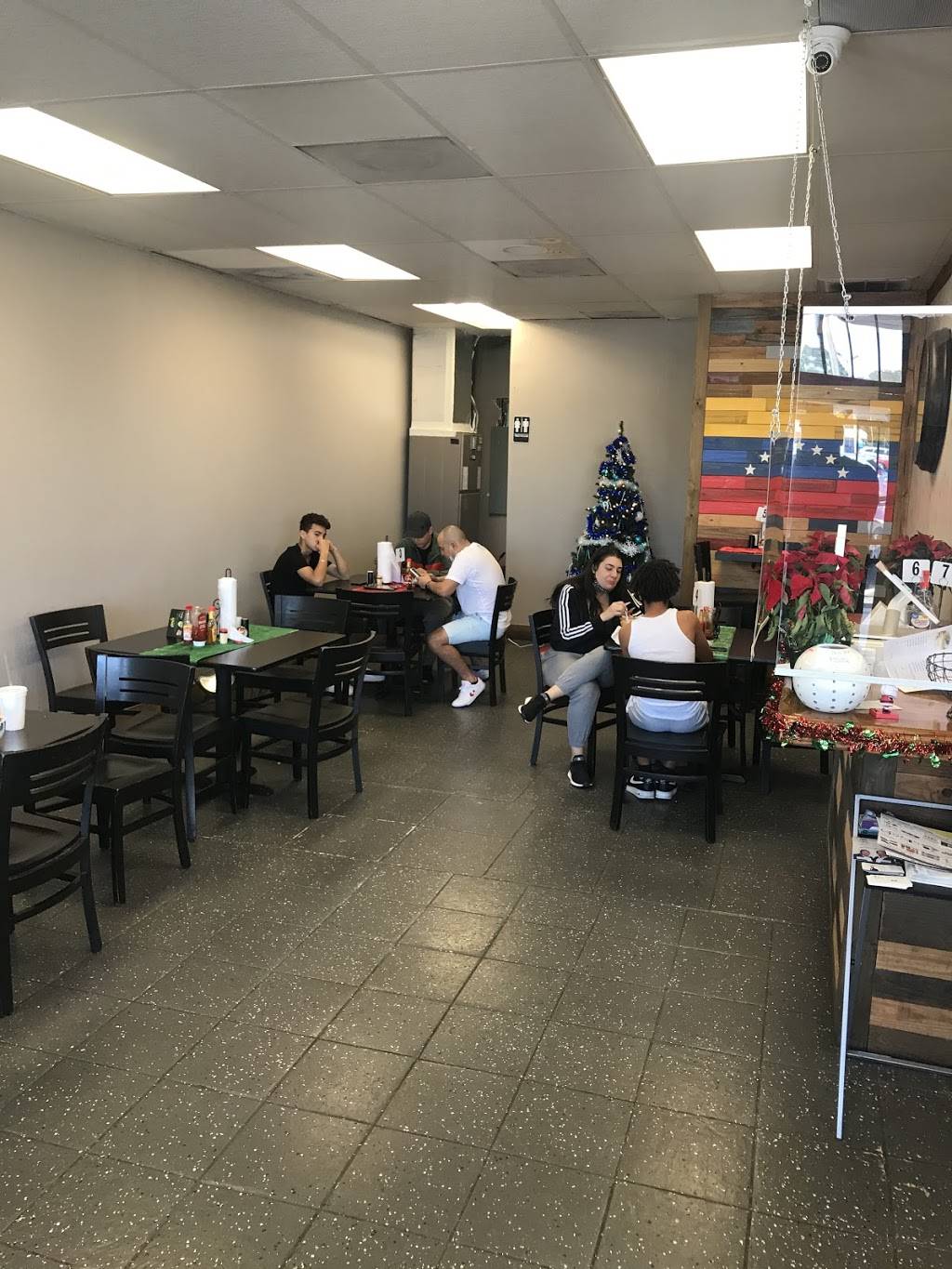 Bradleys Family Restaurant | restaurant | 7613 Causeway Blvd, Tampa, FL 33619, USA | 8134503019 OR +1 813-450-3019