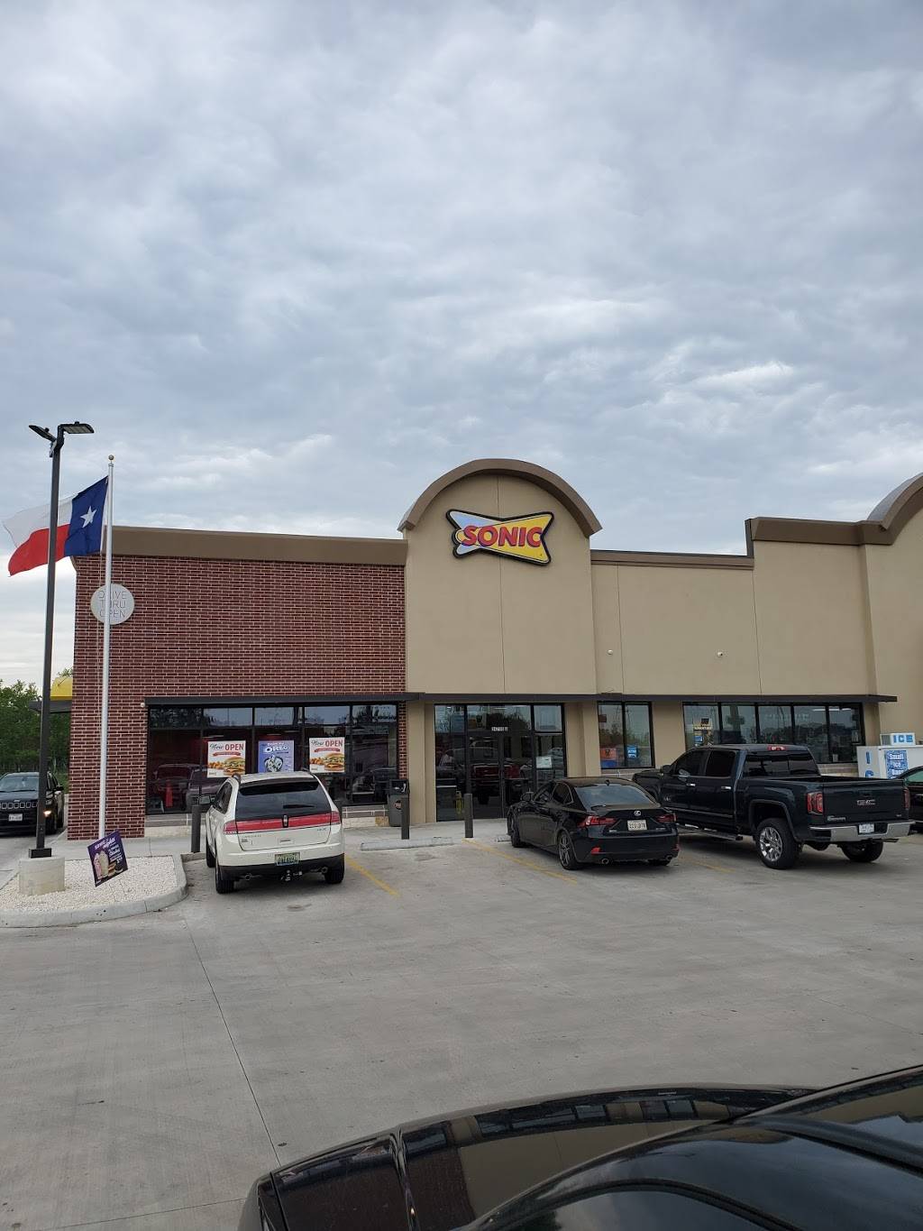 Sonic Drive-In | restaurant | 24790 I-10 East, Hamshire, TX 77622, USA | 4092432110 OR +1 409-243-2110