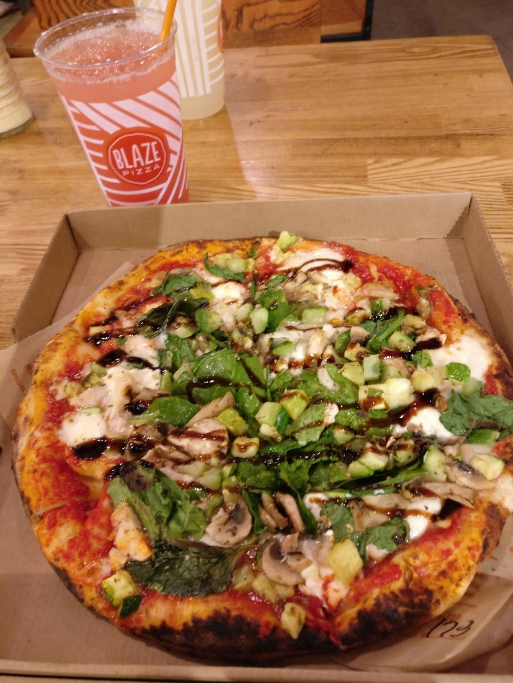 Blaze Pizza | meal takeaway | 6230 95th St, Oak Lawn, IL 60453, USA | 7082706059 OR +1 708-270-6059