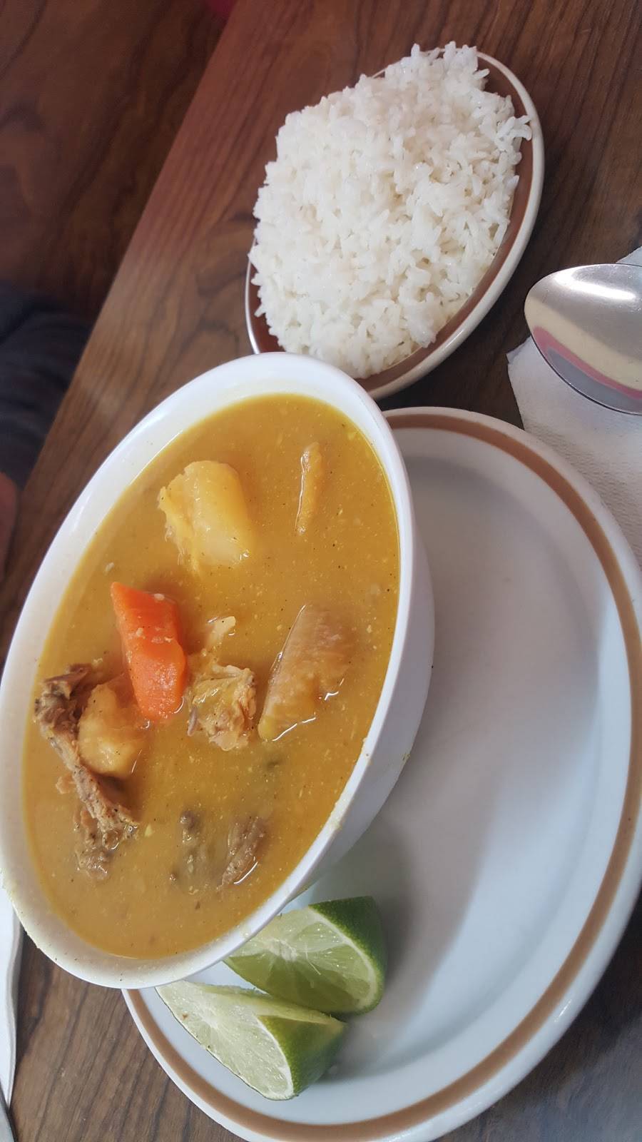 El Pez Dorado Bar & Grill | restaurant | 4323, 678 Essex St, Lawrence, MA 01841, USA | 9789751141 OR +1 978-975-1141