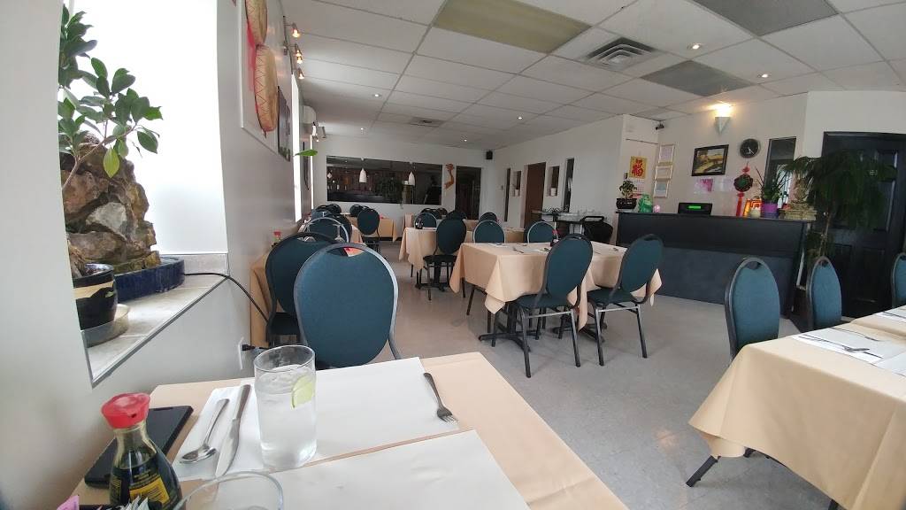 Chez Linh | restaurant | 900 Rue King Ouest, Sherbrooke, QC J1H 1S2, Canada | 8195657071 OR +1 819-565-7071