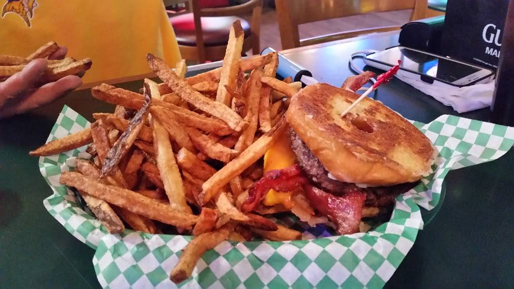 Shamrocks | restaurant | 995 7th St W, St Paul, MN 55102, USA | 6512289925 OR +1 651-228-9925