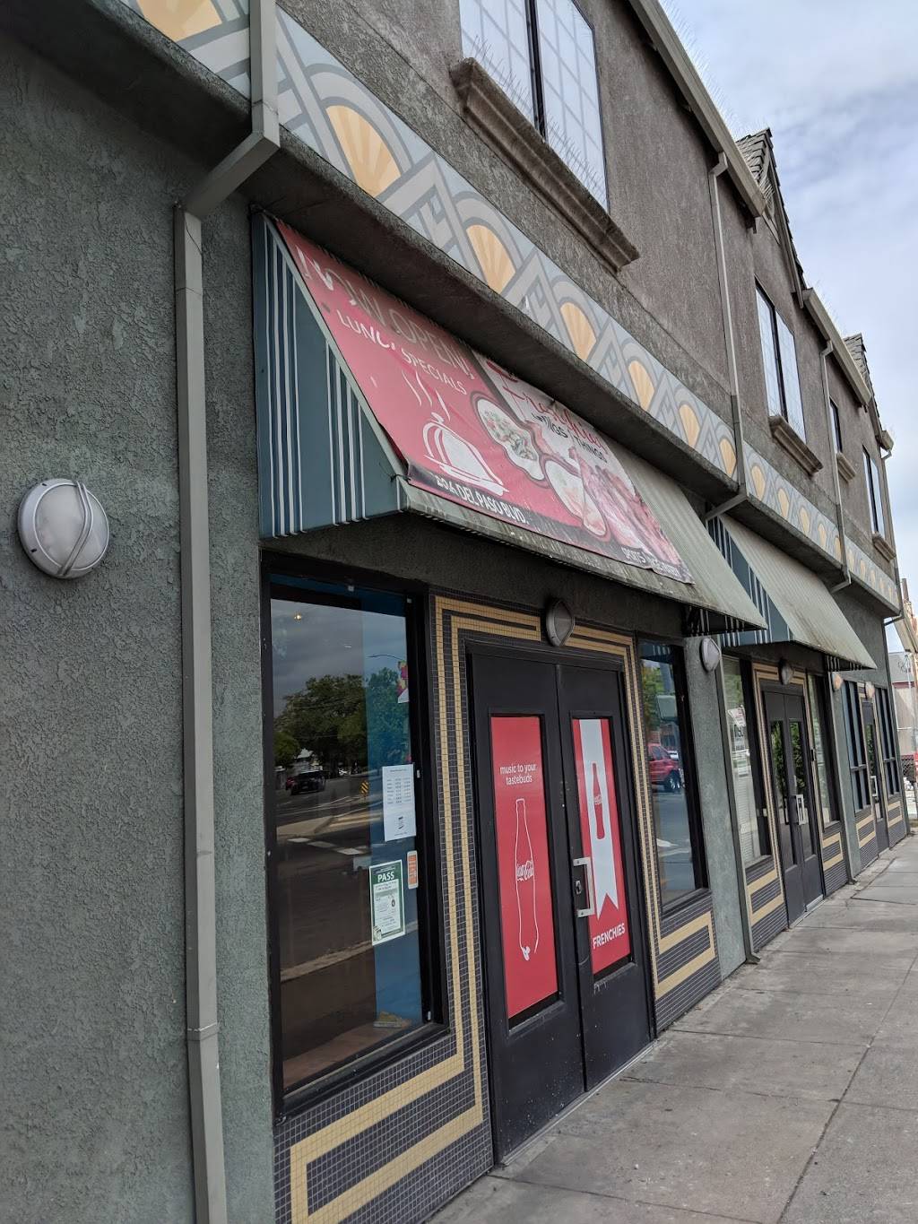 Frenchies Wings & Things | restaurant | 2326 Del Paso Blvd, Sacramento, CA 95815, USA | 9166344987 OR +1 916-634-4987