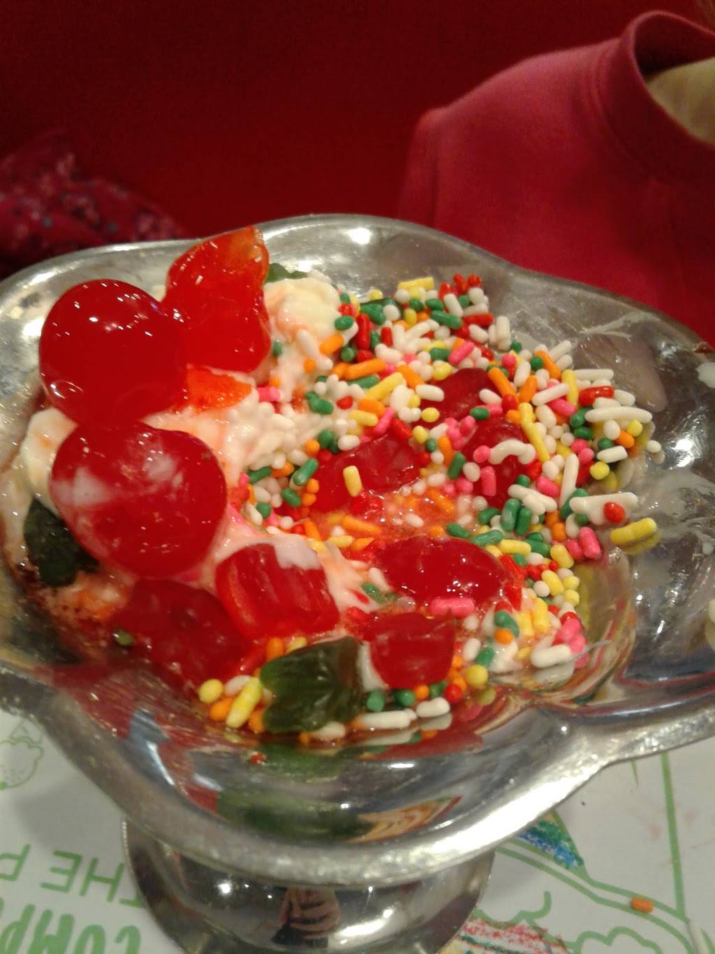 Friendlys | restaurant | 5 Davis Straits Road, Falmouth, MA 02540, USA | 5085482361 OR +1 508-548-2361