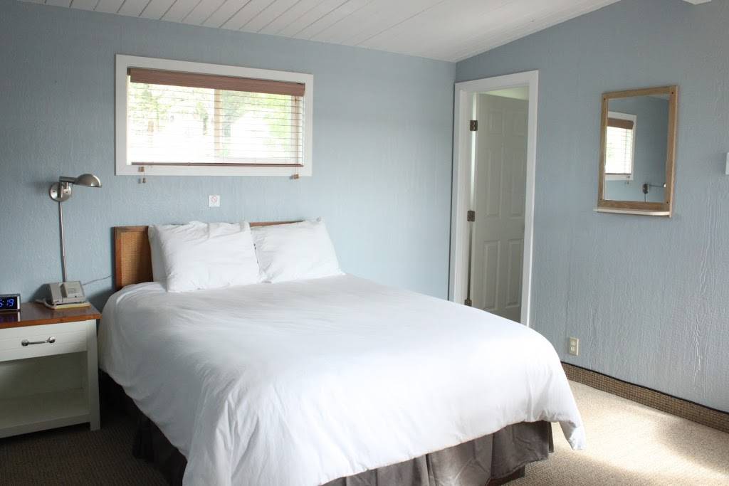 Lopez Islander Resort and Marina | night club | 2864 Fisherman Bay Rd, Lopez Island, WA 98261, USA | 3604682233 OR +1 360-468-2233