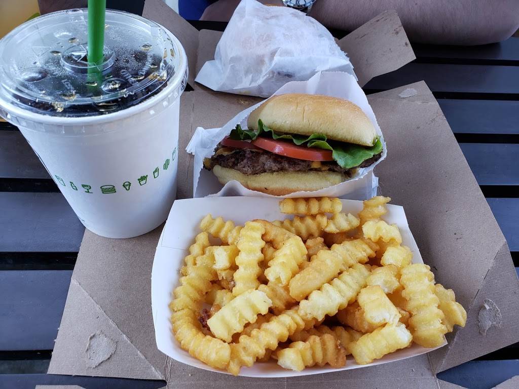 Shake Shack | restaurant | 3200 Chestnut St, Philadelphia, PA 19104, USA | 2673383464 OR +1 267-338-3464