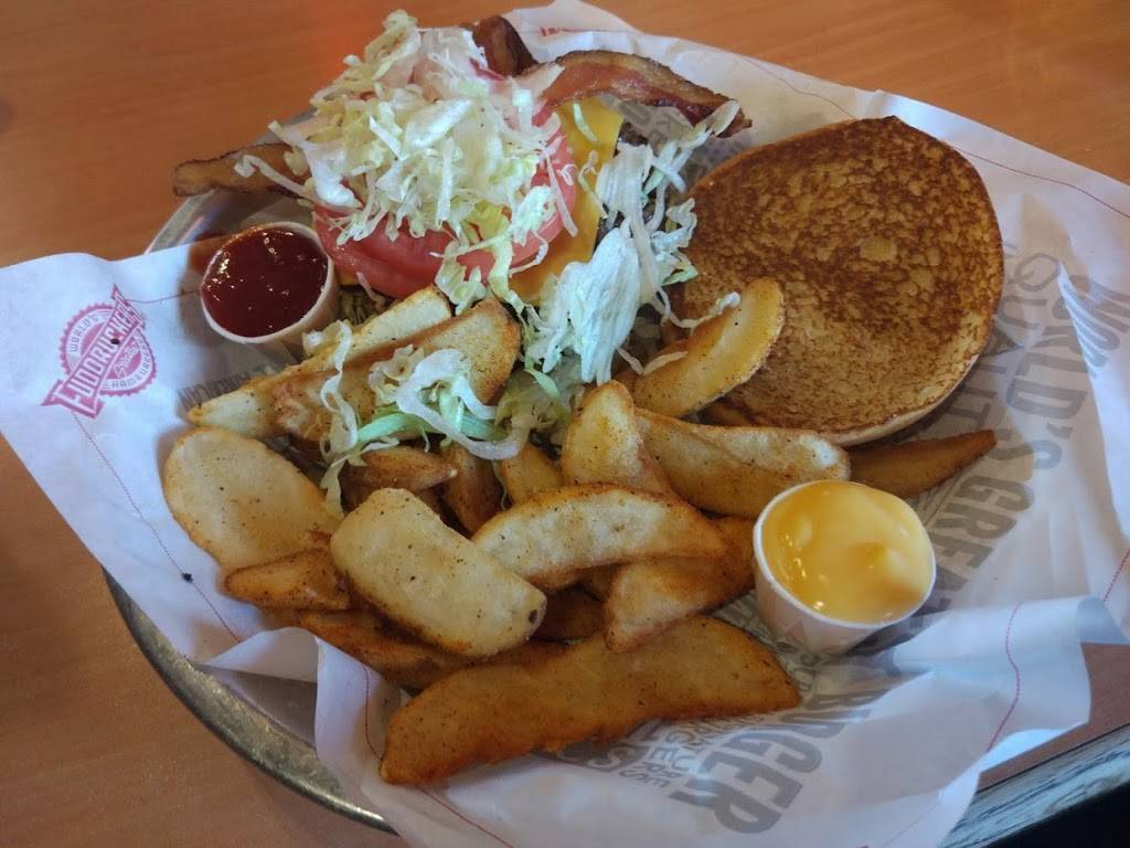 Fuddruckers | restaurant | Shopping Center, 550 Turnpike St, North Andover, MA 01845, USA | 9785571100 OR +1 978-557-1100