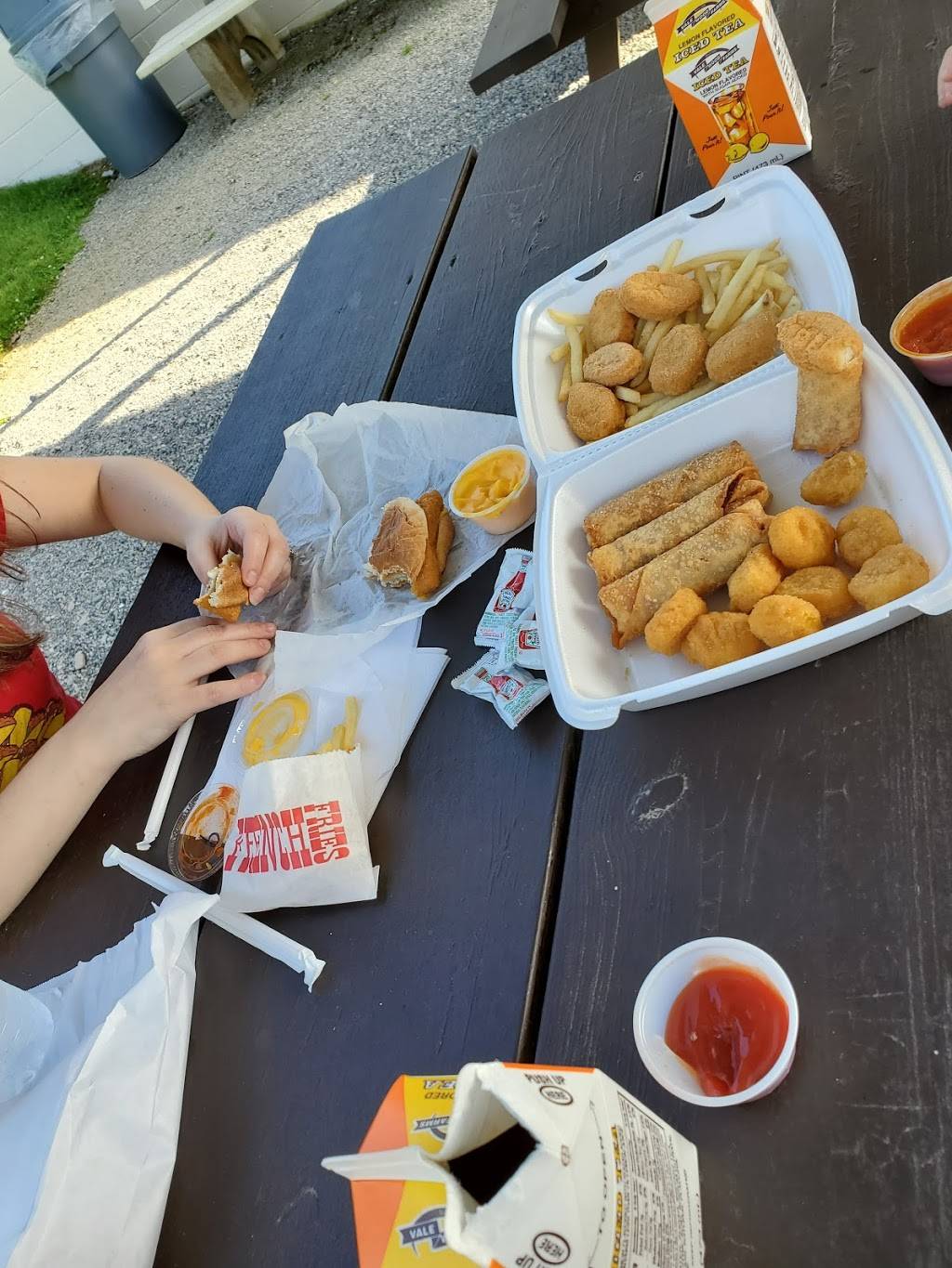 Burger Hut | restaurant | 3524 Coupon Gallitzin Rd, Ashville, PA 16613, USA | 8149435139 OR +1 814-943-5139