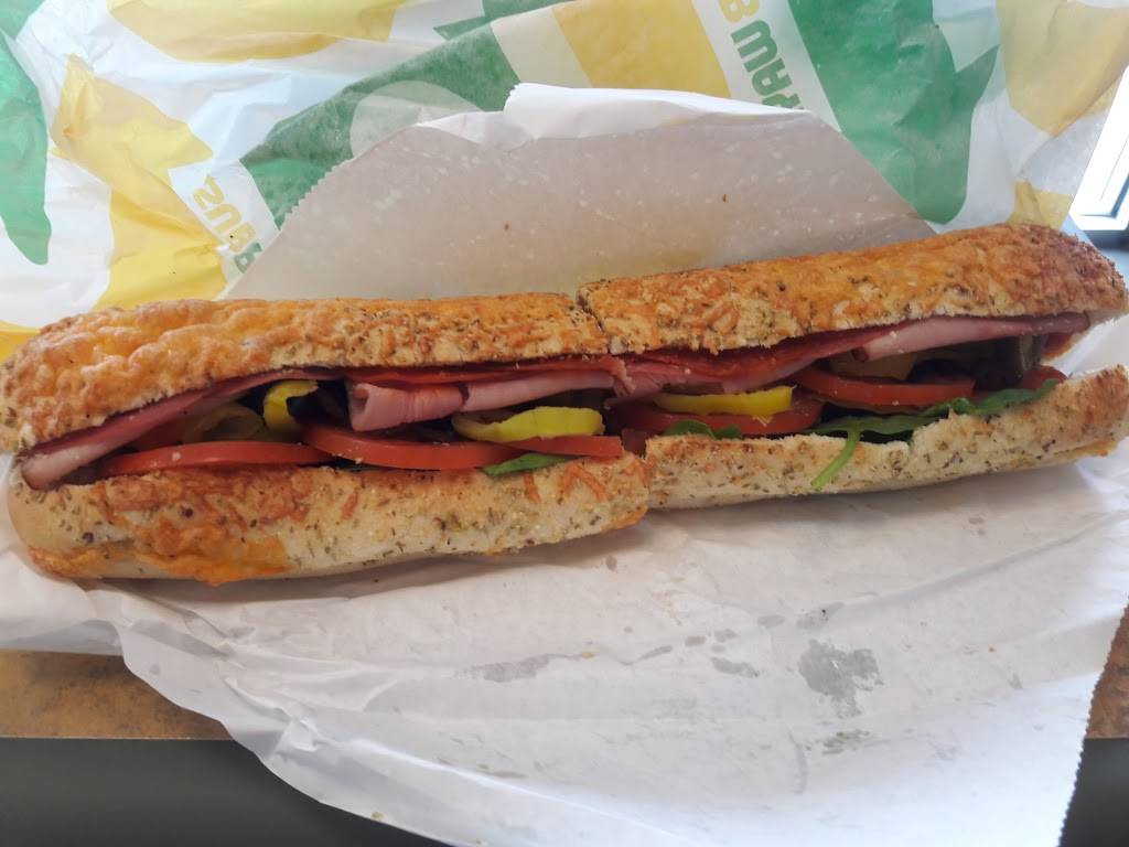 Subway Restaurants | restaurant | 2038 Gessner Rd A, Houston, TX 77080, USA | 7139327300 OR +1 713-932-7300