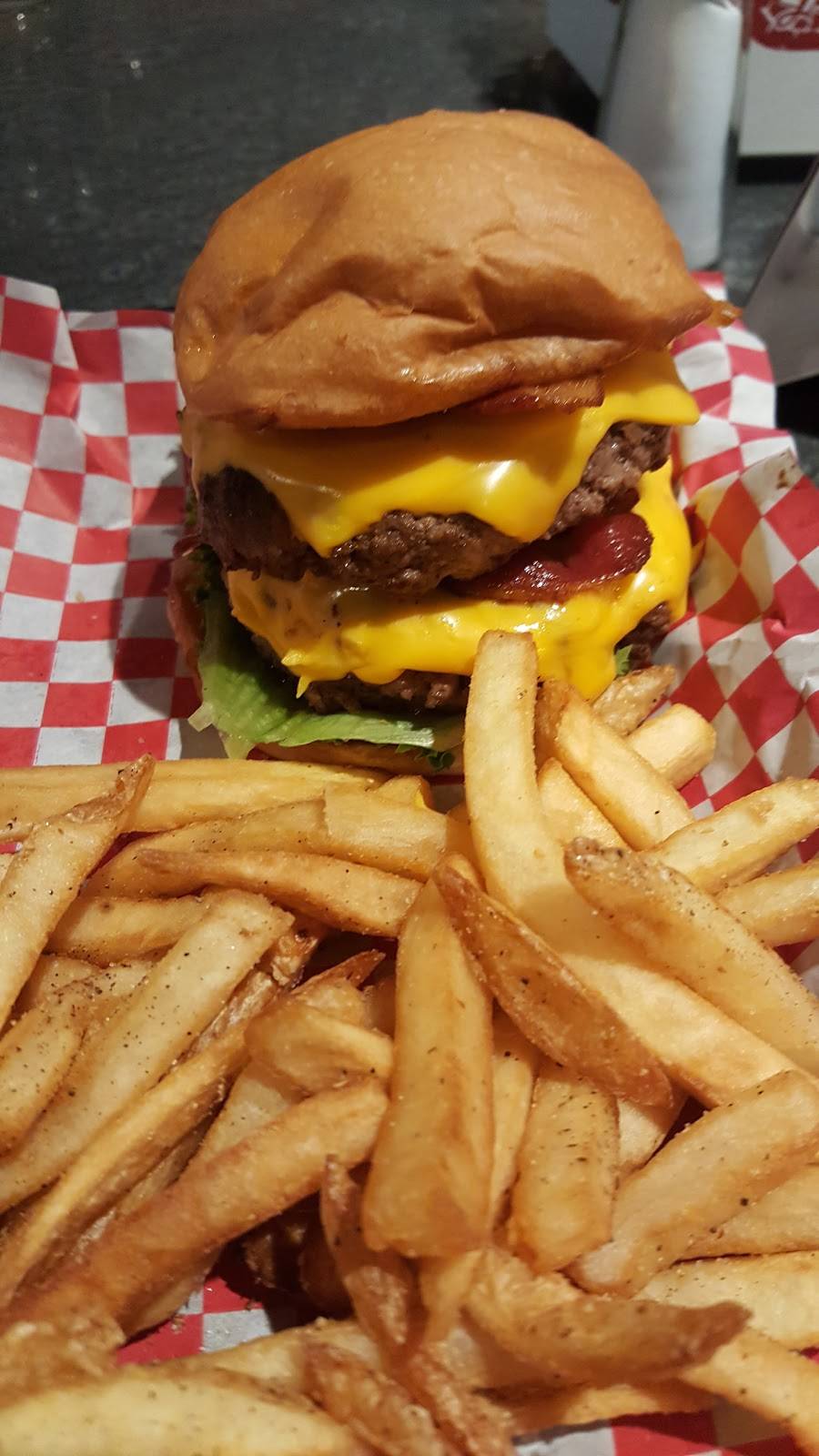 Chandlers Burger Bistro | restaurant | 6135 Cleves Warsaw Pike, Cincinnati, OH 45233, USA | 5139410823 OR +1 513-941-0823