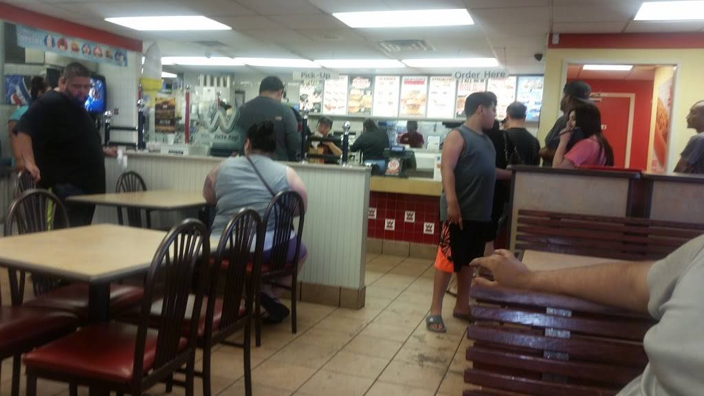 Wienerschnitzel | restaurant | 120 S Clovis Ave, Fresno, CA 93727, USA | 5592519347 OR +1 559-251-9347