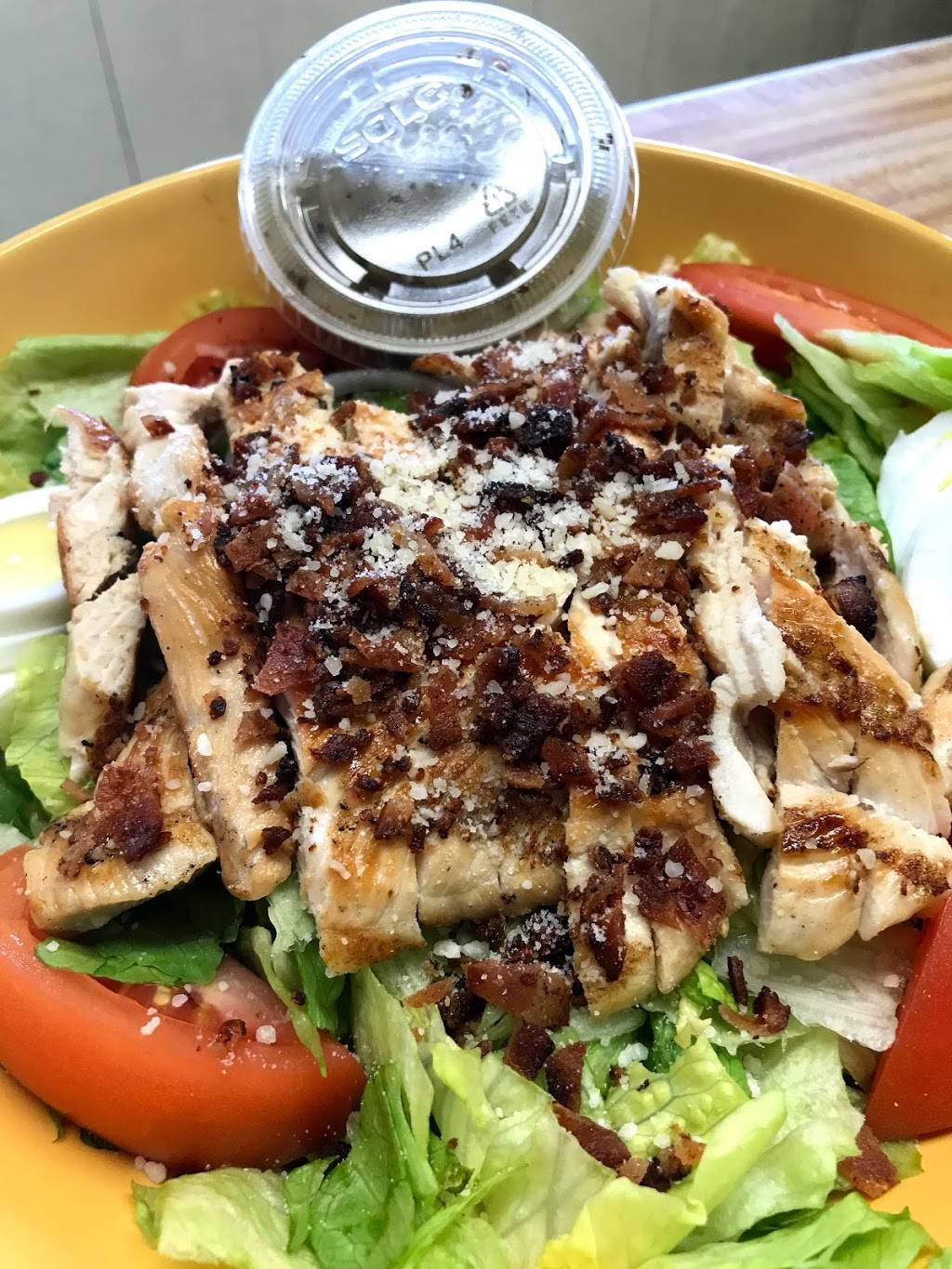 DJs Famous Wings | restaurant | 874 Main St, Falmouth, MA 02540, USA | 5084579464 OR +1 508-457-9464