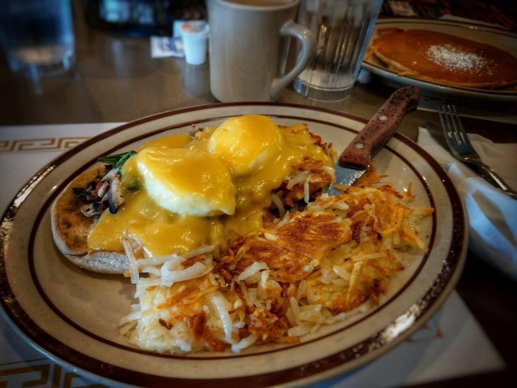 3 Brothers Restaurant | restaurant | 1220 S Eastwood Dr, Woodstock, IL 60098, USA | 8153385606 OR +1 815-338-5606