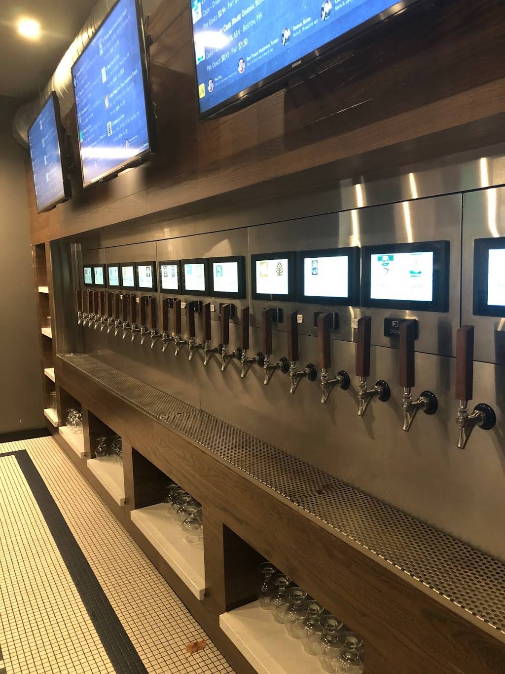 Tap Society | restaurant | 4555 Grand Ave S, Minneapolis, MN 55419, USA | 6123547045 OR +1 612-354-7045