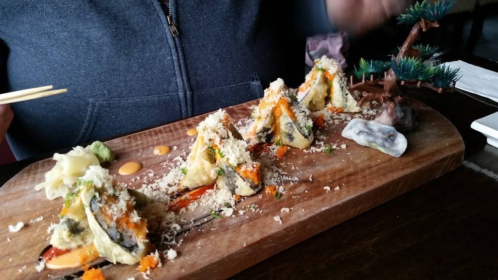 Red Corner Asian Bistro | restaurant | 2423, 780, Lakewood Rd, Waterbury, CT 06704, USA | 2037538889 OR +1 203-753-8889