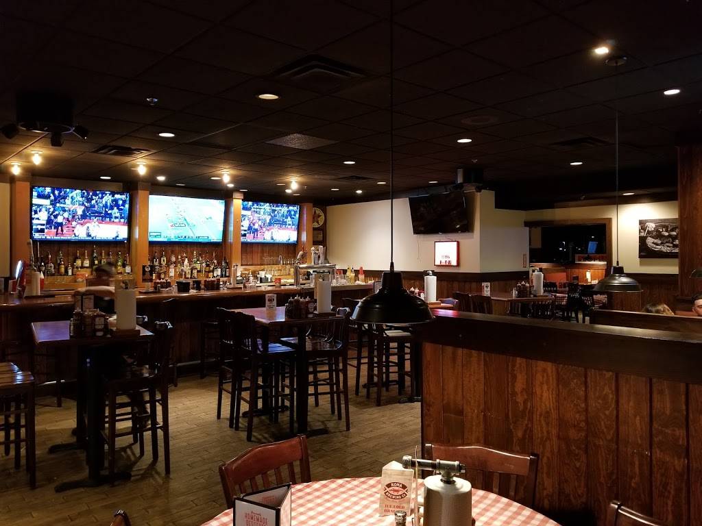 Famous Daves Bar-B-Que | restaurant | 651 Mall Ring Cir, Henderson, NV 89014, USA | 7024330013 OR +1 702-433-0013