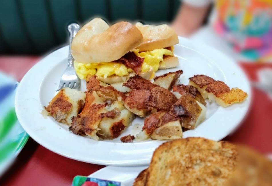 DApple Cafe | cafe | 10645 Wiles Rd, Coral Springs, FL 33076, USA | 9543415850 OR +1 954-341-5850