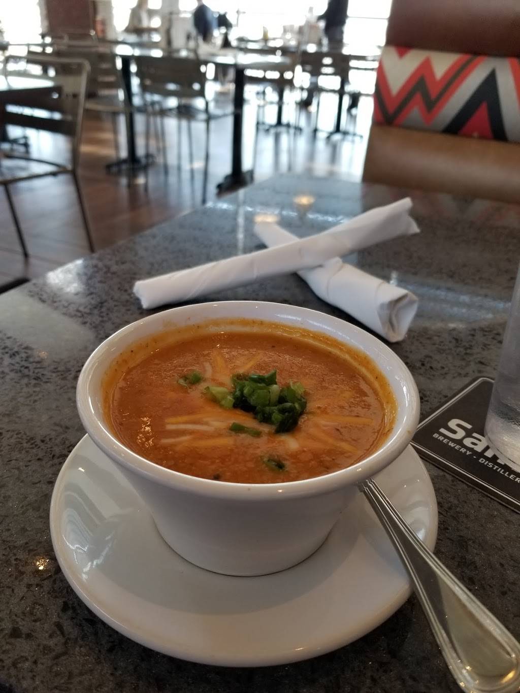 SanTan Brewery & Pub (PHX Airport) | restaurant | Terminal 3, 3400 E Sky Harbor Blvd, Phoenix, AZ 85034, USA | 4803813772 OR +1 480-381-3772