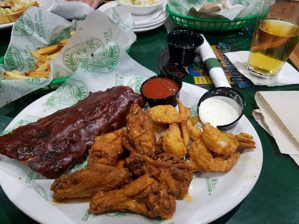 Gators Dockside | restaurant | 1200 Oakley Seaver Dr, Clermont, FL 34711, USA | 3522421825 OR +1 352-242-1825