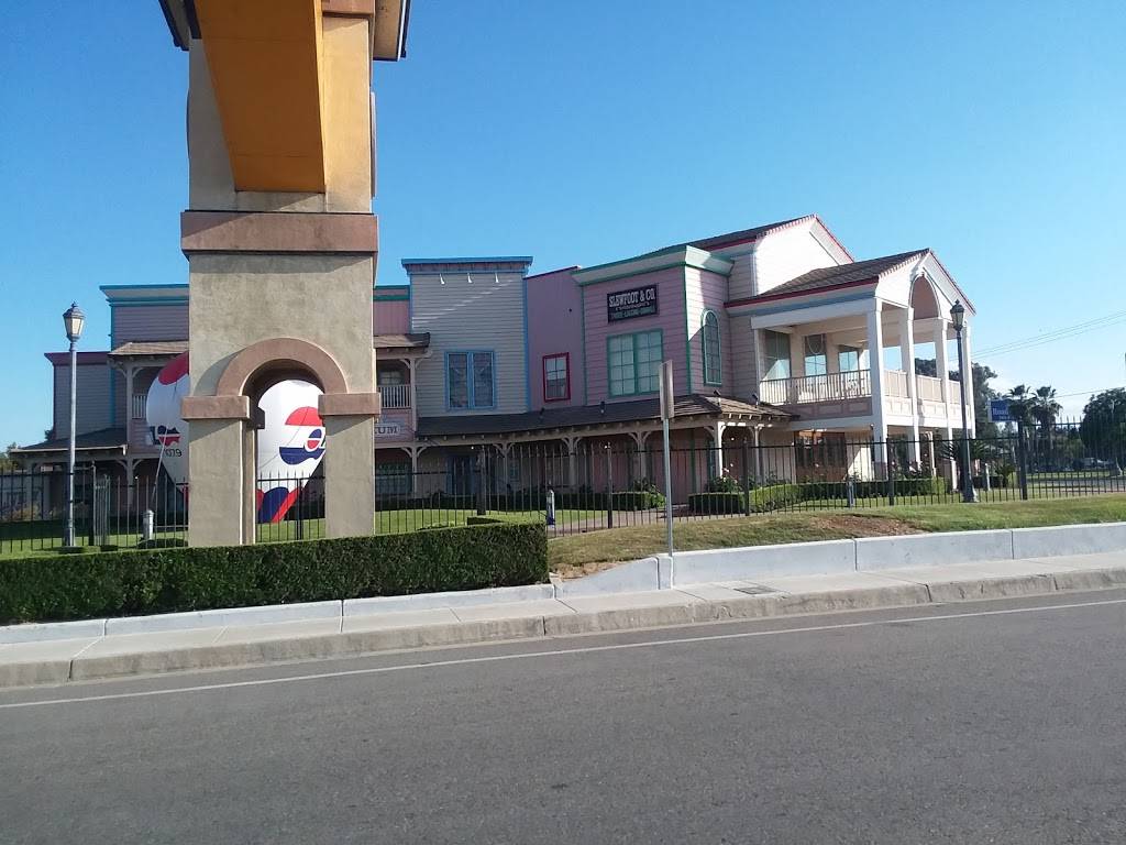 Buck Owens Crystal Palace | restaurant | 2800 Buck Owens Blvd, Bakersfield, CA 93308, USA | 6613287560 OR +1 661-328-7560