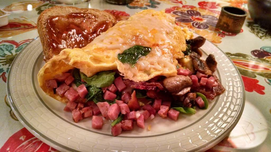 Wild Carrot LLC | restaurant | 215 E Bremer Ave, Waverly, IA 50677, USA | 3193522215 OR +1 319-352-2215