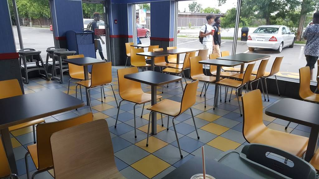 McDonalds | cafe | 80 Boulevard Gréber, Gatineau, QC J8T 3P8, Canada | 8195611436 OR +1 819-561-1436
