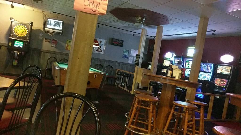 Magnums Bar and Grill | restaurant | 407 E Main St, East Alton, IL 62024, USA | 6182593794 OR +1 618-259-3794