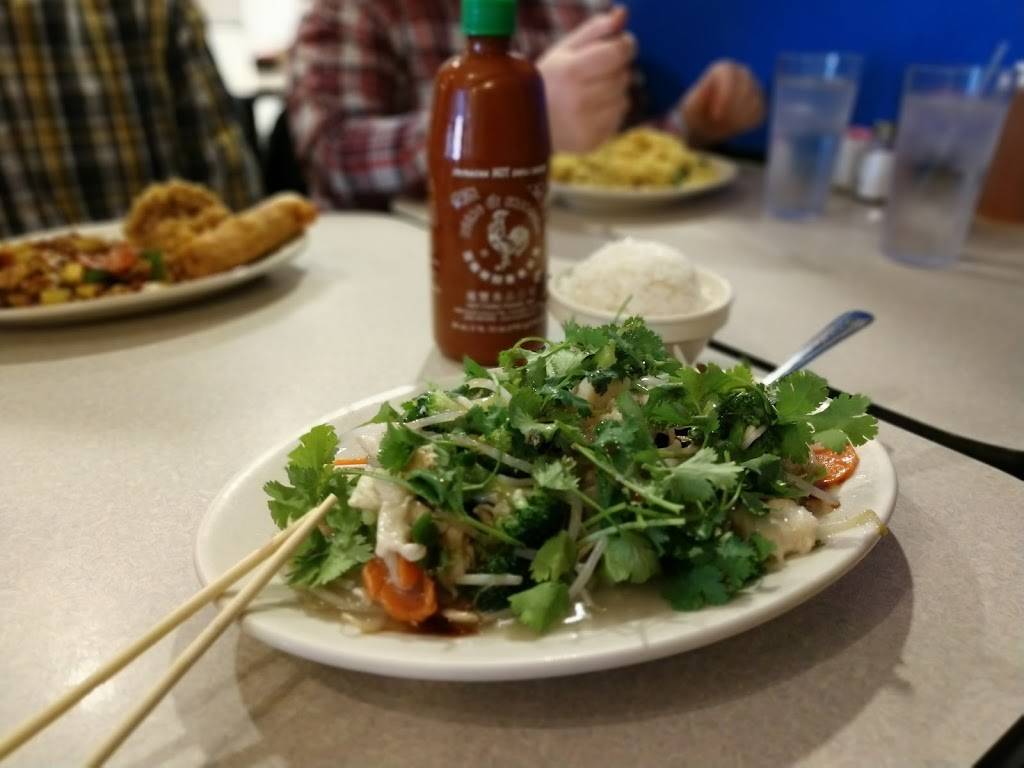 Lulus Rice & Noodles | restaurant | 135 W Kemper Rd, Cincinnati, OH 45246, USA | 5136714949 OR +1 513-671-4949