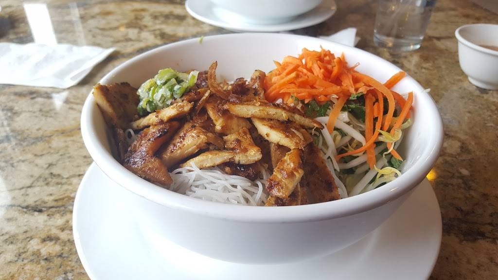 Pho Street | restaurant | 204 Baltimore Pike, Springfield, PA 19064, USA | 6105443934 OR +1 610-544-3934