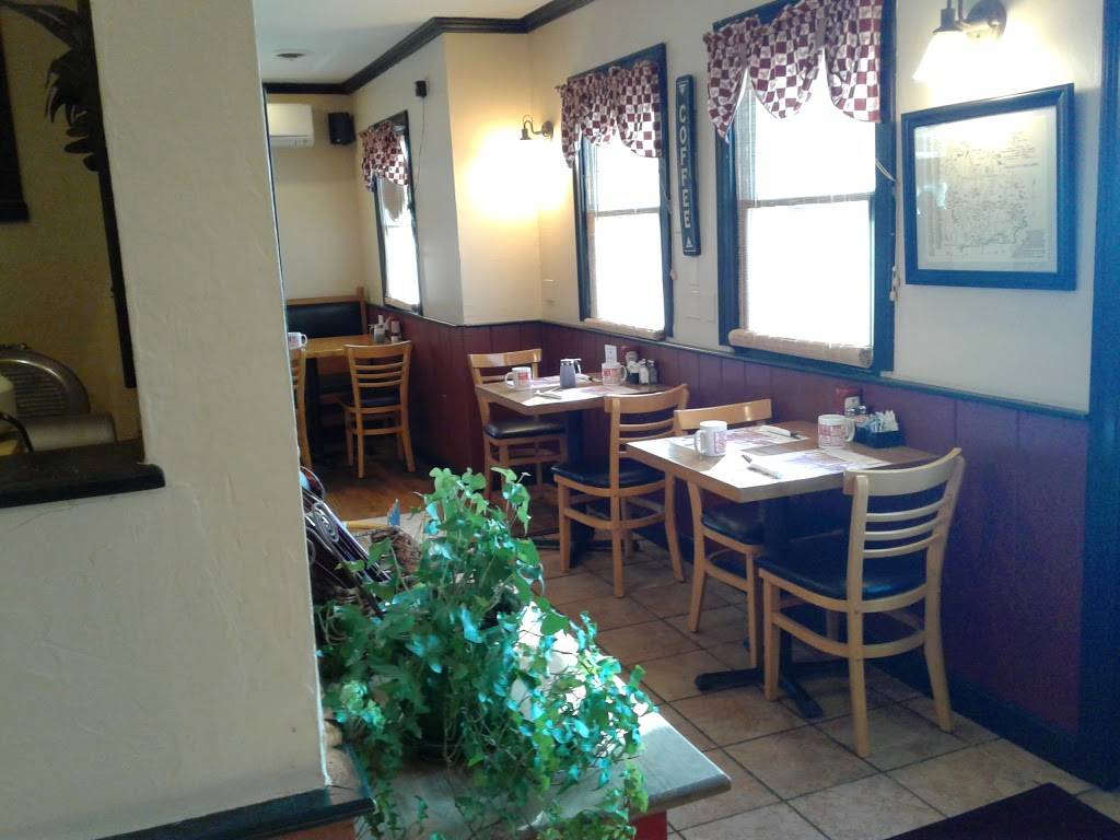 Crossroads Cafe & Deli | cafe | 216 Rockland St, Hanover, MA 02339, USA | 7818269921 OR +1 781-826-9921