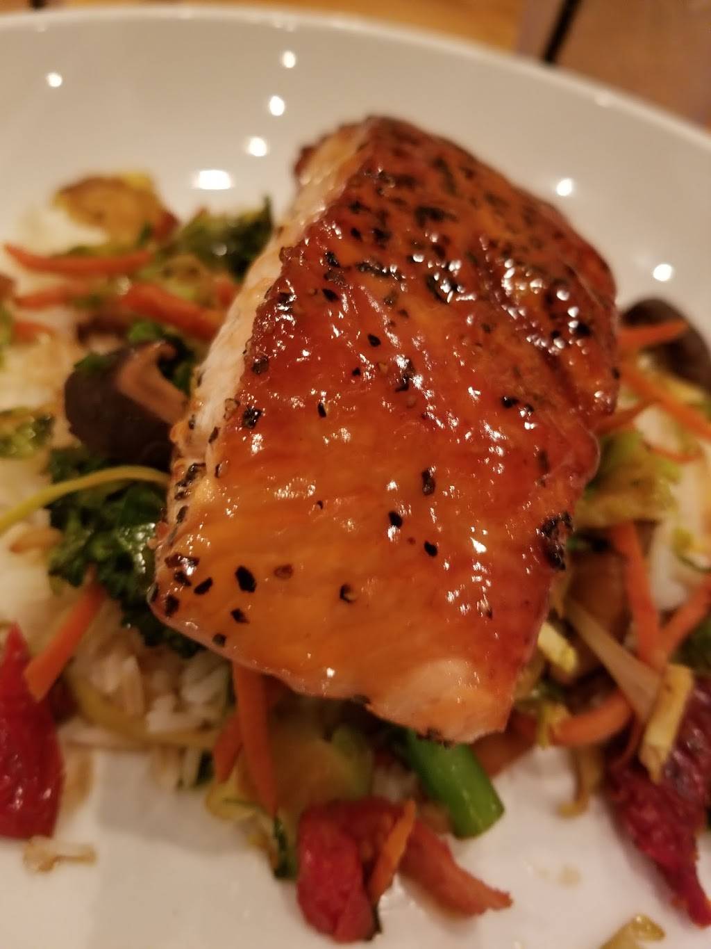 The Cove Bar and Grille | restaurant | 31806 Lake View Dr, Selbyville, DE 19975, USA | 3024363200 OR +1 302-436-3200