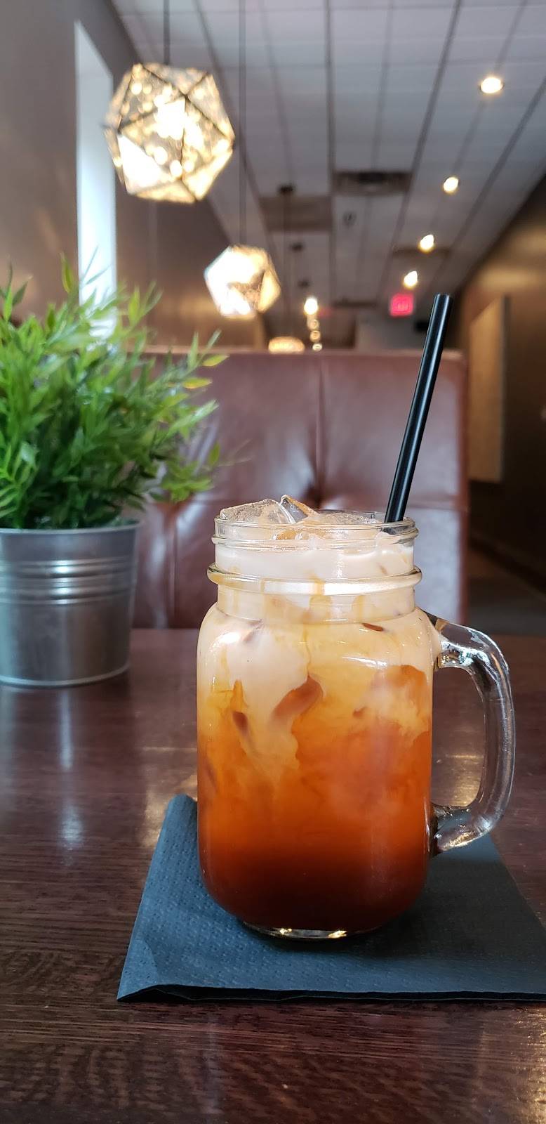 La Ong Thai Bistro | restaurant | 2521 John Milton Dr, Herndon, VA 20171, USA | 7034294056 OR +1 703-429-4056