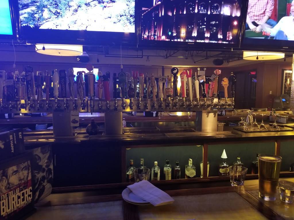 Bar Louie | night club | 200 E W Rand Rd, Mt Prospect, IL 60056, USA | 8473943456 OR +1 847-394-3456