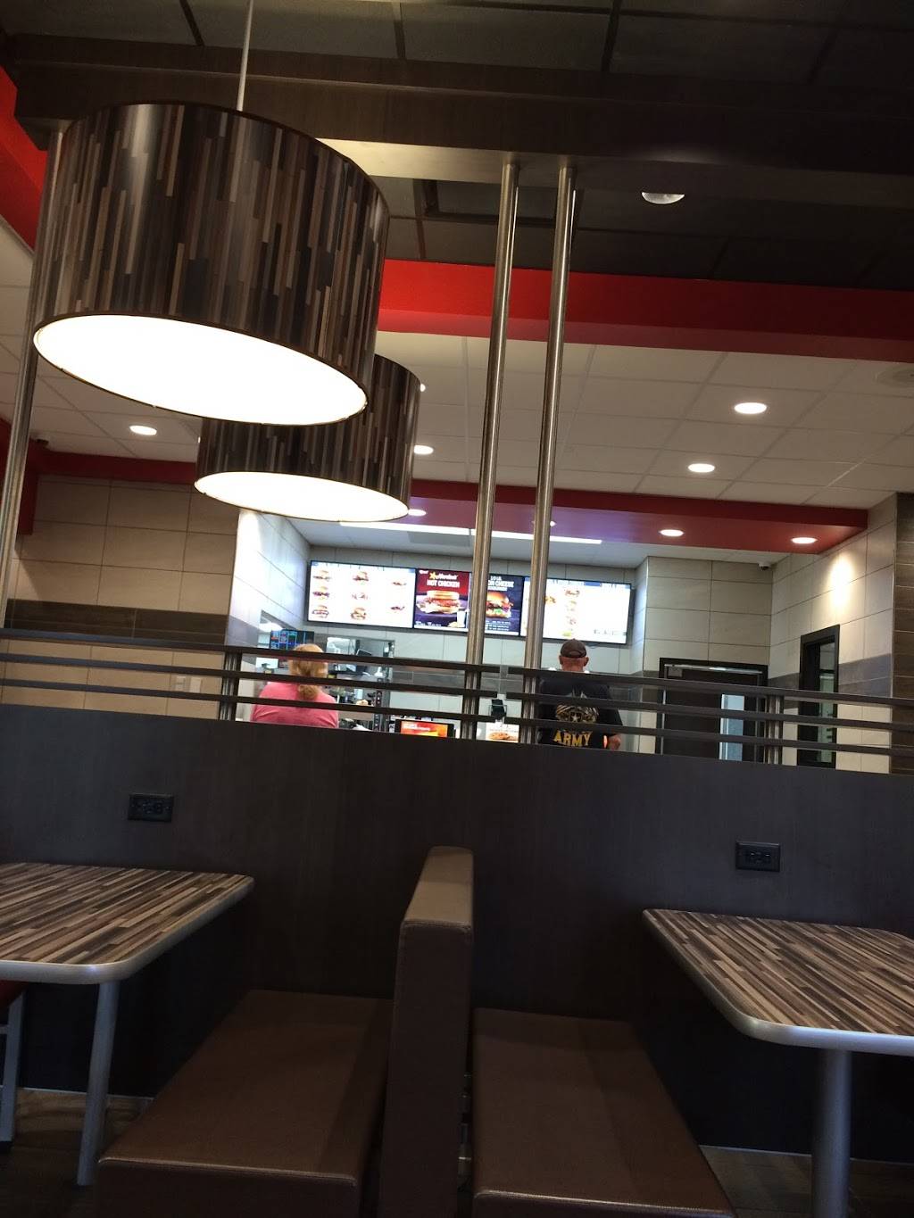 Hardees | restaurant | 601 Ring Rd, Elizabethtown, KY 42701, USA | 2709822660 OR +1 270-982-2660