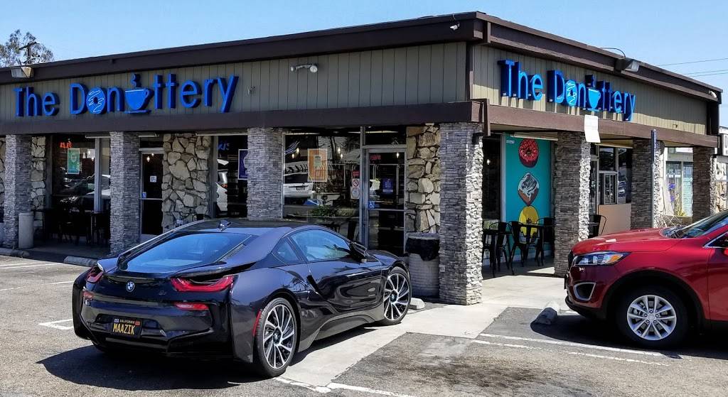 The Donuttery | cafe | 17420 Beach Blvd, Huntington Beach, CA 92647, USA | 7148477000 OR +1 714-847-7000