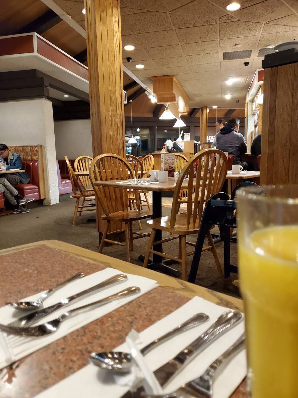 Sharis Cafe and Pies | bakery | 15252 Aurora Ave N, Shoreline, WA 98133, USA | 2063612552 OR +1 206-361-2552