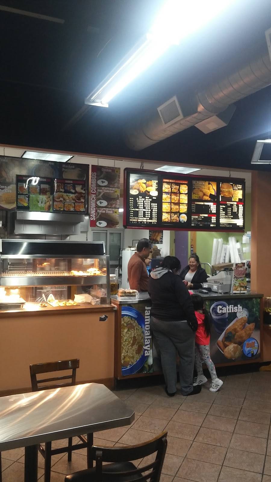 KRISPY KRUNCHY CHICKEN AT FAST STOP | restaurant | 705 E 75th St, Kansas City, MO 64131, USA | 8163632894 OR +1 816-363-2894