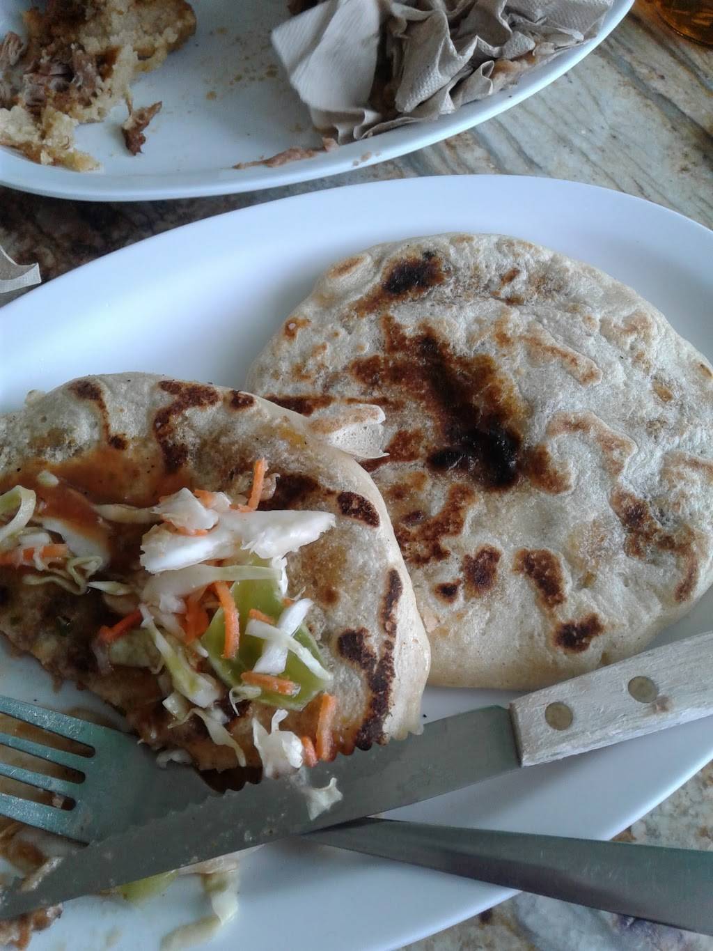La Flor Pupusas Grill | restaurant | 2454 Loma Vista Dr, Sacramento, CA 95825, USA | 9164871549 OR +1 916-487-1549