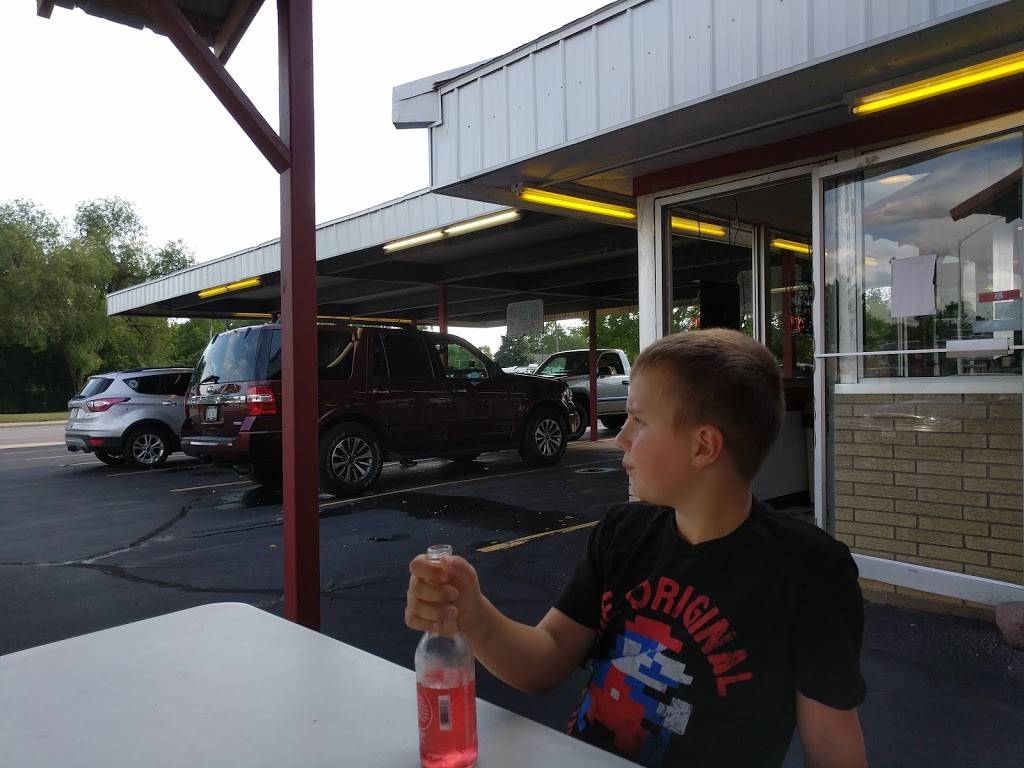 Salt & Pepers Drive-In | restaurant | 1621 Baker Dr, Wisconsin Rapids, WI 54494, USA | 7154230888 OR +1 715-423-0888