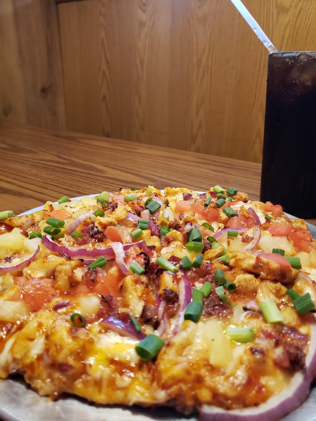 Round Table Pizza | meal delivery | 292 S State St, Ukiah, CA 95482, USA | 7074628866 OR +1 707-462-8866