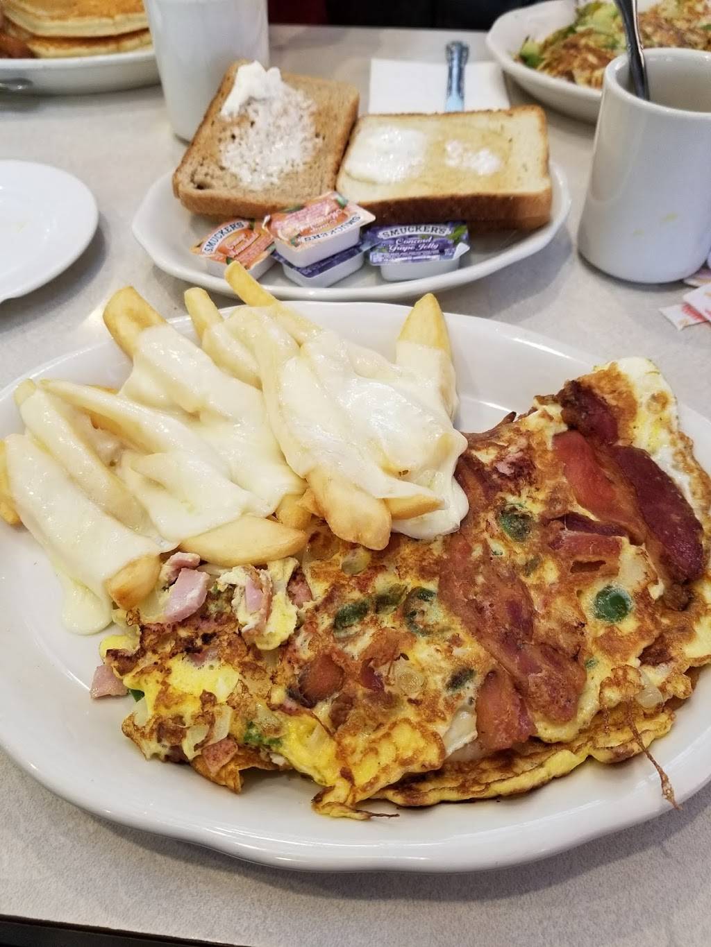 Triple Crown Diner | restaurant | 248-27 Jericho Turnpike, Queens, NY 11426, USA | 7183474600 OR +1 718-347-4600